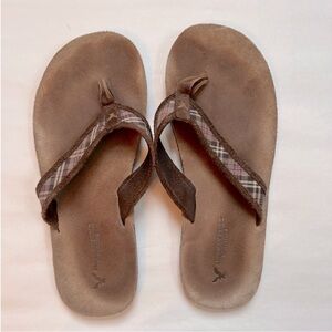 American Eagle Brown Suede Flip Flops EUC Leather Slide Sandals Plaid Size 7